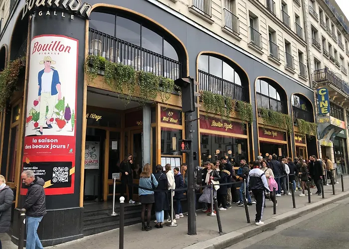 Studio Pigalle De 25 M2 - 2 Lits Simples Type Gigogne Pour 2 Personnes - Coeur Touristique De Paris - 2 Minutes De La Station Metro Pigalle ,Petit Train Vers La Butte Montmartre-Cabarets Moulin Rouge,Chez Michou-Restaurants Bouillon Pigalle,Berliner