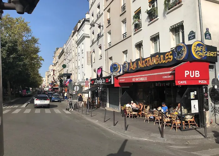 Studio Pigalle De 25 M2 - 2 Lits Simples Type Gigogne Pour 2 Personnes - Coeur Touristique De Paris - 2 Minutes De La Station Metro Pigalle ,Petit Train Vers La Butte Montmartre-Cabarets Moulin Rouge,Chez Michou-Restaurants Bouillon Pigalle,Berliner